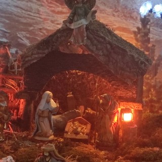 La capanna del presepe rubata nella chiesa di Gesù Lavoratore a Borgo San Dalmazzo