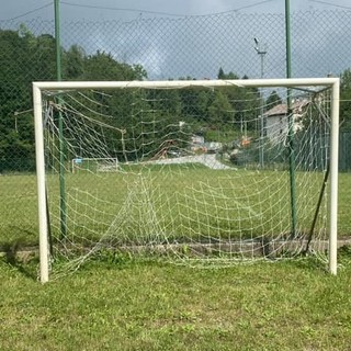 Polemiche a Roburent per la rimozione della porta da calcio al parco degli Odassi