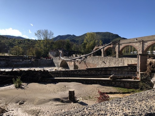 Il ponte romano a Bagnasco il giorno dopo l'alluvione del 2020