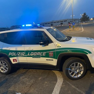 Scontro tra auto e ambulanza sulla tangenziale a Mondovì