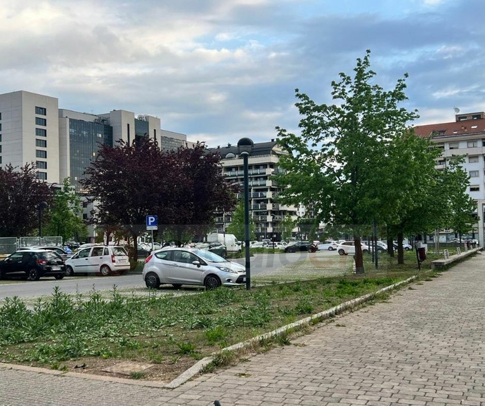 Cuneo, la zona dell'Agorà nel mirino dei ladri: forzati almeno sei garage nella notte