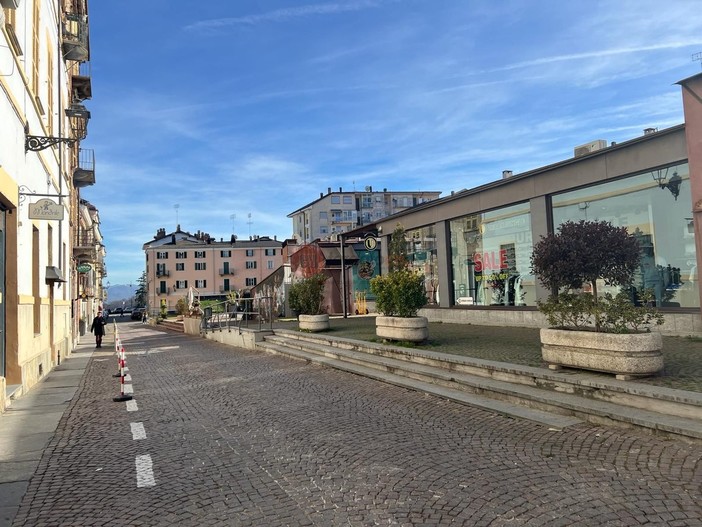Cuneo, i residenti di piazza Boves chiedono più telecamere nel parcheggio interrato