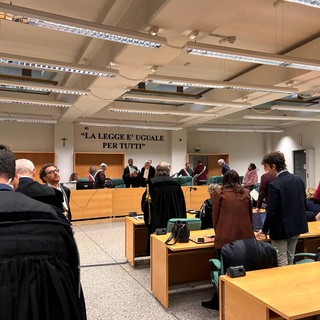 La giuria popolare della Corte d'Assise si ritira in camera di consiglio