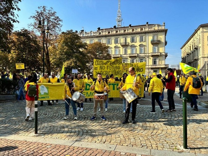 Campanacci e trattori, agricoltori in protesta: "Costi troppo alti, la Regione ci aiuti" Campanacci e trattori, agricoltori in protesta: "Costi troppo alti, la Regione ci aiuti"