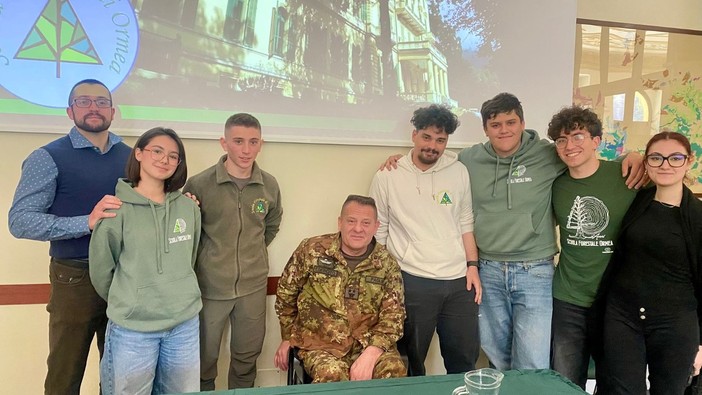 Alla Scuola Forestale di Ormea incontro con il Tenente Colonnello Gianfranco Paglia