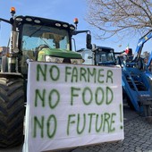 “Senza agricoltura non c’è futuro”: anche a Mondovì gli agricoltori scendono in piazza [FOTO E VIDEO]