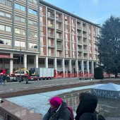 Piazza Europa, 33 mila euro per le telecamere: il Comune blinda il cantiere mentre si attende il verdetto sui cedri