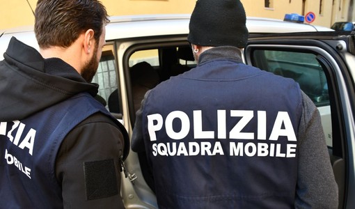 Violenza sessuale e rapina: manette per un 20enne impiegato in una cooperativa del Cuneese