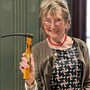 La consegna dello zappino del trifolao a Paola Bonfante nel 2023 La consegna dello zappino del trifolao a Paola Bonfante nel 2023