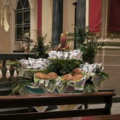 Nella chiesa di San Filippo a Mondovì la festa di Sant'Antonio di Padova con la distribuzione del pane benedetto Nella chiesa di San Filippo a Mondovì la festa di Sant'Antonio di Padova con la distribuzione del pane benedetto
