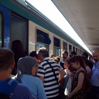 Disservizi ferroviari, i pendolari della Cuneo-Torino: "Centinaia di ore di ritardo negli ultimi mesi, siamo stanchi"