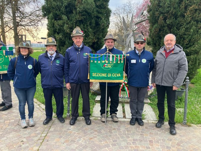 La sezione di Ceva con il presidente Ana Ceva Carena ed il Vicepresidente nazionale Ana La sezione di Ceva con il presidente Ana Ceva Carena ed il Vicepresidente nazionale Ana