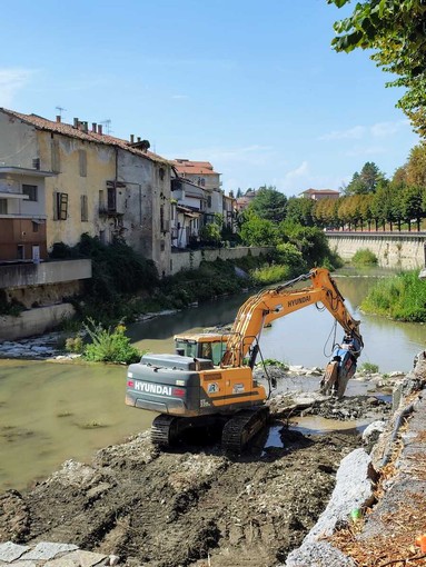 Ceva, al via la pulizia del Cevetta e la rimozione del parapetto danneggiato Ceva, al via la pulizia del Cevetta e la rimozione del parapetto danneggiato