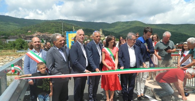 Dopo dieci anni Priola torna ad avere il ponte a Pianchiosso e lo intitola ad Alex Zanardi Dopo dieci anni Priola torna ad avere il ponte a Pianchiosso e lo intitola ad Alex Zanardi