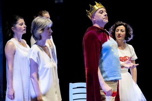 Elisa Dani con gli allievi della Palestra di Teatro presentano lo spettacolo teatrale &quot;Quale tempesta ti ha portato qui?&quot;