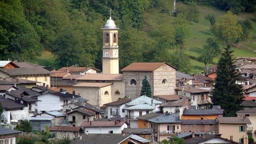 Foto dal sito Aree Protette Alpi Marittime, veduta di Roaschia