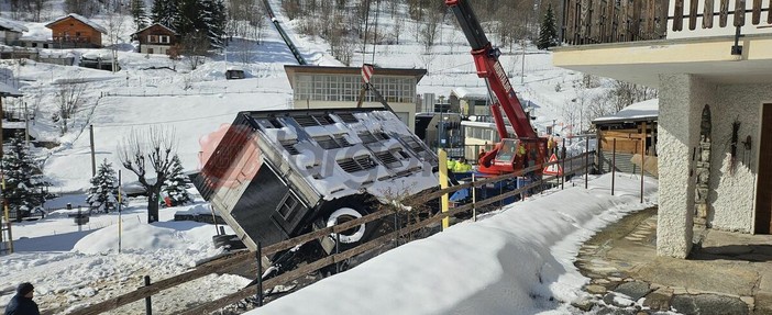 Recuperato il mezzo ribaltato sulla Statale 21: strada riaperta al traffico Recuperato il mezzo ribaltato sulla Statale 21: strada riaperta al traffico
