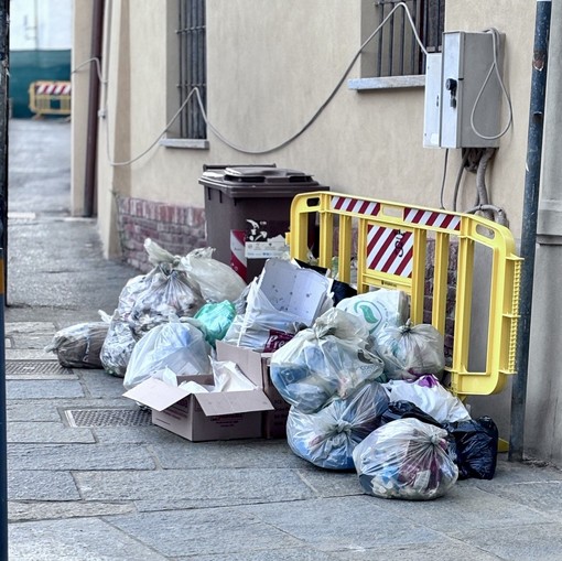 Controlli sui rifiuti a Saluzzo: la Polizia locale individua e sanziona 33 residenti Controlli sui rifiuti a Saluzzo: la Polizia locale individua e sanziona 33 residenti