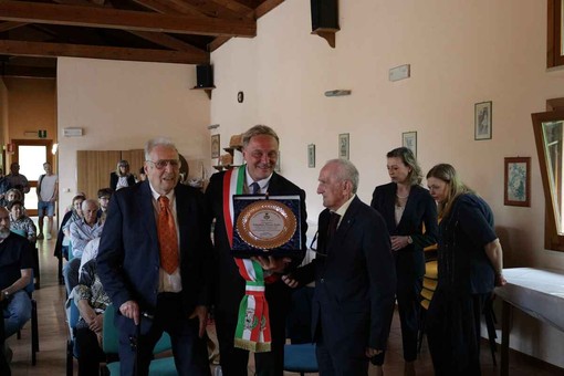 Roburent, intense celebrazioni per la Repubblica con cittadinanze onorarie e omaggio ai caduti [FOTO]