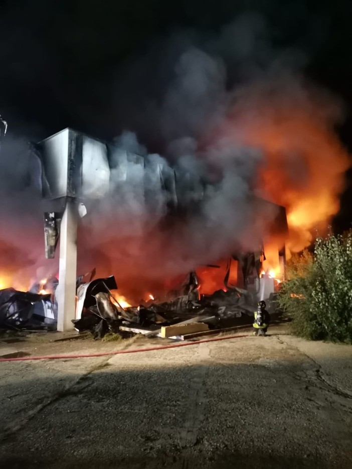Incendio all'ex caseificio Cappello di Alba, scontro social tra minoranza e Giunta sull'emergenza dei senza dimora Incendio all'ex caseificio Cappello di Alba, scontro social tra minoranza e Giunta sull'emergenza dei senza dimora