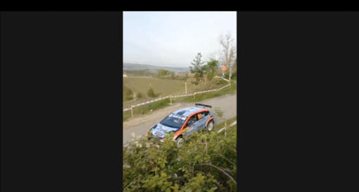 Spettacolare incidente al Rally Regione Piemonte: equipaggio illeso [VIDEO]