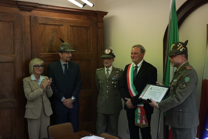 Roburent ha conferito la cittadinanza agli Alpini Roburent ha conferito la cittadinanza agli Alpini