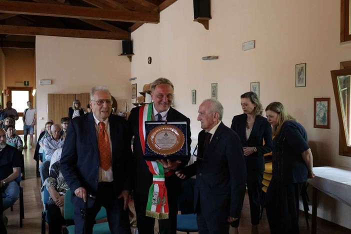 Roburent, intense celebrazioni per la Repubblica con cittadinanze onorarie e omaggio ai caduti [FOTO]