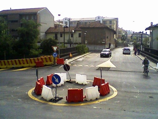 La rotatoria vista da via Isonzo La rotatoria vista da via Isonzo