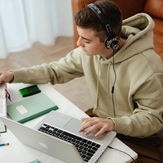 Bocciature e dispersione: cosa succede quando il percorso scolastico si interrompe Bocciature e dispersione: cosa succede quando il percorso scolastico si interrompe