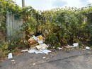 Cuneo: rifiuti davanti a Villa Invernizzi, simbolo del degrado che resiste Cuneo: rifiuti davanti a Villa Invernizzi, simbolo del degrado che resiste