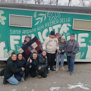 Quando l’economia circolare diventa gesto di cura: i ragazzi de “La Vignola” consegnano le loro creazioni al Canile Rifugio 281 di San Michele Mondovì