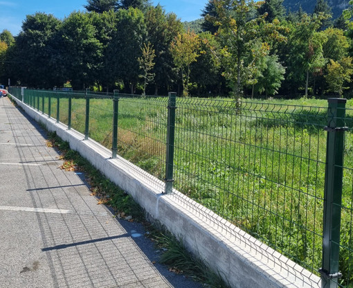 Garessio, ultimata la rete di delimitazione in Piazza Indemini Garessio, ultimata la rete di delimitazione in Piazza Indemini