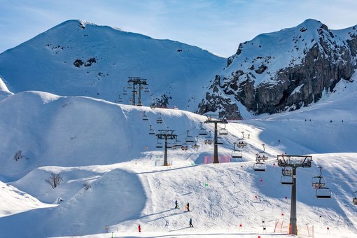 Sulle montagne della Granda si continua a sciare in sicurezza, grazie al rispetto dei rigidi protocolli