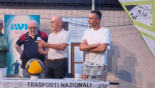 Da sinistr: Willy Rosso, il sindaco di Busca Ezio Donadio e Alessandro Mario, CEO di Falegnameria GMG Da sinistr: Willy Rosso, il sindaco di Busca Ezio Donadio e Alessandro Mario, CEO di Falegnameria GMG
