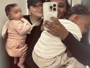 Le due mamme cuneesi con i loro piccoli Le due mamme cuneesi con i loro piccoli