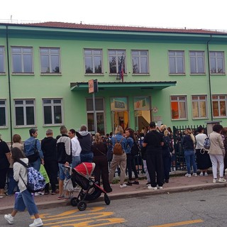 Nelle foto l'Istituto Comprensivo di Cuneo Oltrestura, in frazione Madonna dell'Olmo a Cuneo