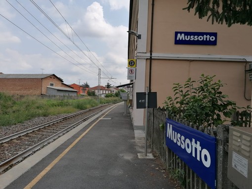 Disagi al passaggio a livello al Mussotto, il Comune di Alba guarda oltre il guasto: “Serve un piano di ammodernamento della linea” Disagi al passaggio a livello al Mussotto, il Comune di Alba guarda oltre il guasto: “Serve un piano di ammodernamento della linea”