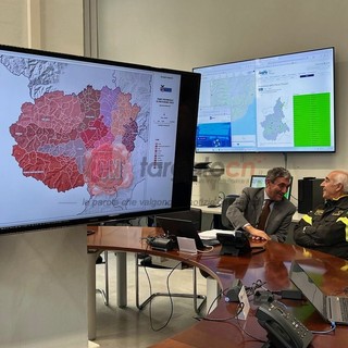 Immagine di un in contro sul sistema di protezione Civile, con il Prefetto e l'allora comandante dei vigili del fuoco Immagine di un in contro sul sistema di protezione Civile, con il Prefetto e l'allora comandante dei vigili del fuoco