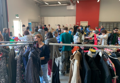 Trecento passaggi e migliaia di abiti scambiati allo Swap party di Oasi Giovani a Savigliano Trecento passaggi e migliaia di abiti scambiati allo Swap party di Oasi Giovani a Savigliano