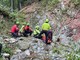 Ruzzola lungo un pendio e cade nel torrente: cercatore di funghi salvato dal soccorso alpino a Pamparato