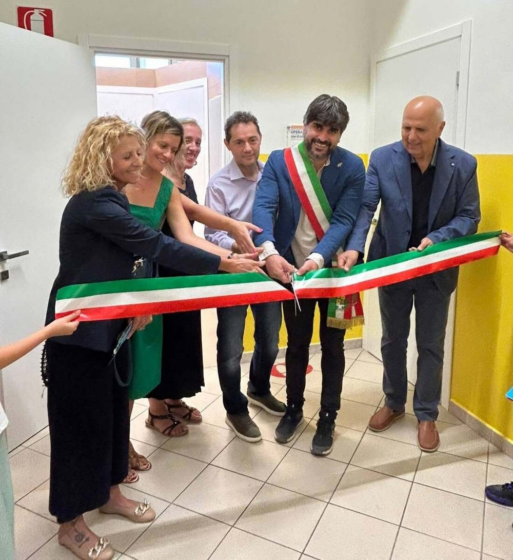 Primo giorno di scuola a Novello, per i bambini una matita da piantare. Inaugurati anche i nuovi bagni delle elementari Primo giorno di scuola a Novello, per i bambini una matita da piantare. Inaugurati anche i nuovi bagni delle elementari