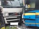 Autobus con 25 giovani si scontra con un camion tra Ormea e Garessio
