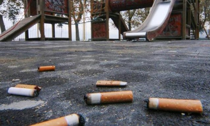 "Congratulazioni, non fumi. Peccato che paghi lo stesso. Firma per smettere!" "Congratulazioni, non fumi. Peccato che paghi lo stesso. Firma per smettere!"