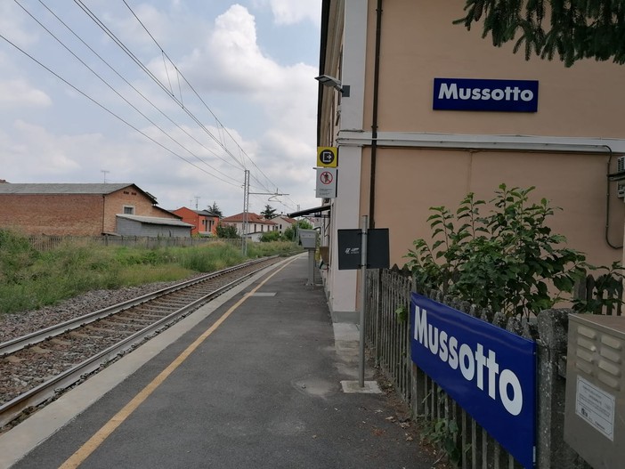 Disagi al passaggio a livello al Mussotto, il Comune di Alba guarda oltre il guasto: “Serve un piano di ammodernamento della linea” Disagi al passaggio a livello al Mussotto, il Comune di Alba guarda oltre il guasto: “Serve un piano di ammodernamento della linea”