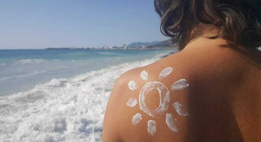 Un tuffo in mare per dare il benvenuto a luglio, il mese di Giulio Cesare Un tuffo in mare per dare il benvenuto a luglio, il mese di Giulio Cesare