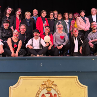 Dronero, grande successo per lo spettacolo "45 minutos di noi per gli altri" promosso dall'Associazione Raffaela Rinaudo