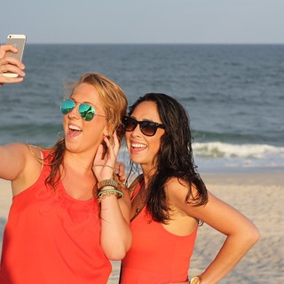 Il 21 giugno è la Giornata mondiale dei Selfie, storia e perché ci piace tanto