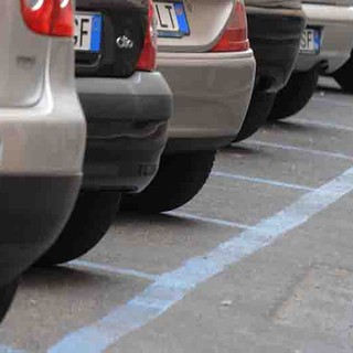 Mondovì, una settimana di sosta gratuita nelle strisce blu per i saldi estivi