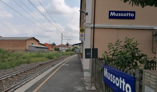 Disagi al passaggio a livello al Mussotto, il Comune  di Alba guarda oltre il guasto: “Serve un piano di ammodernamento della linea”