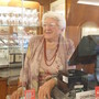 La signora Romana Bonfante, nel 2020, alla cassa della pasticceria La signora Romana Bonfante, nel 2020, alla cassa della pasticceria